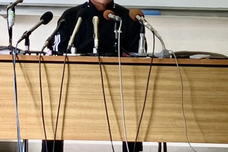 インタビューに応じる漁港のおっちゃんこと西出さん