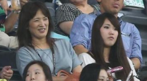 大谷選手の母加代子さんと結香さんの写真
