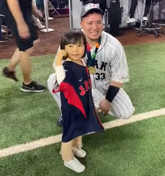 山川穂高の娘真央ちゃんが二重で可愛い画像