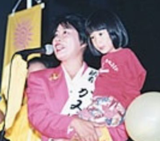 上川陽子は夫と娘2人の4人家族