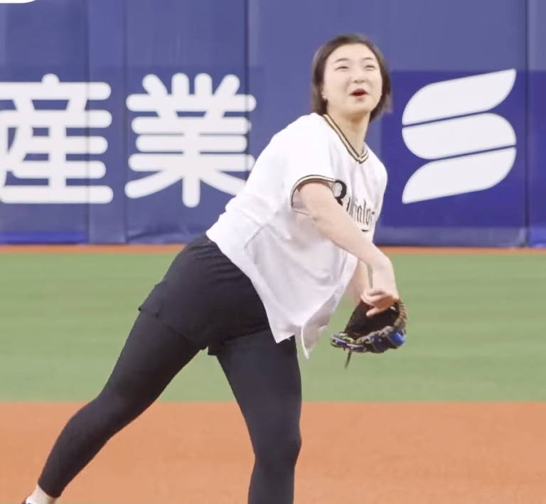 坂本花織さん特別始球式